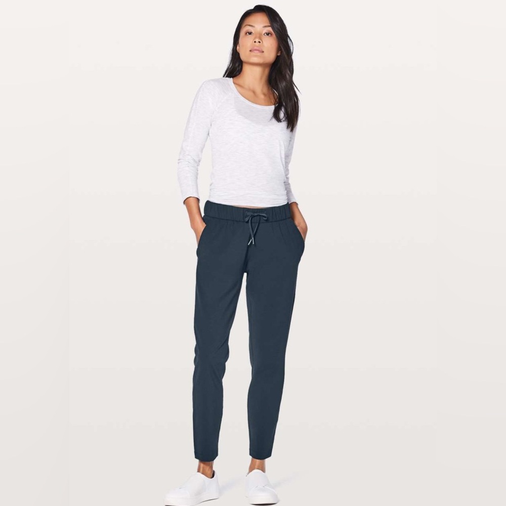 LULU🍋 On The Fly Pants - Picture 3 of 8